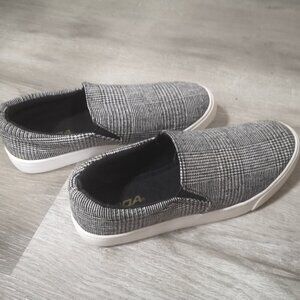 Soda Ladies Size 7 Black & White Plaid Slip On Sneakers